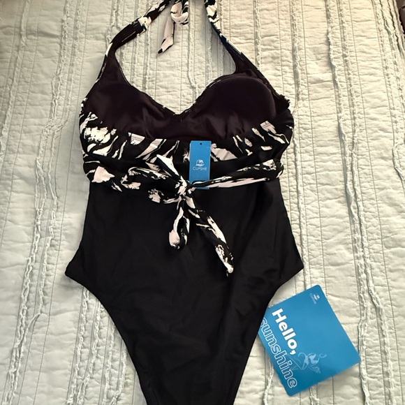 Cupshe Black and White Women's One Piece - Picture 2 of 4